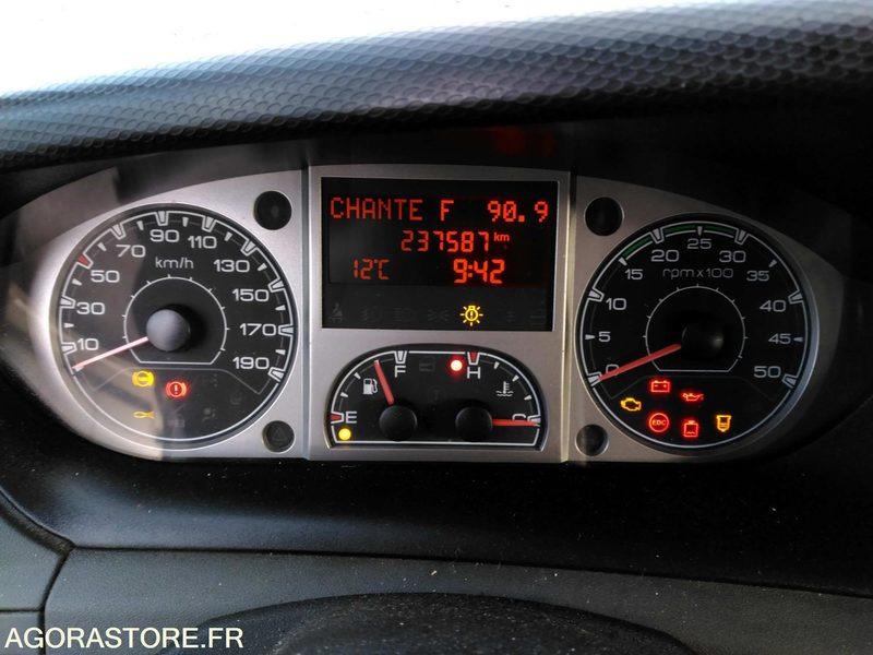 IVECO 35C13 N0 230 - Autoutilitară basculantă: Foto 1 IVECO 35C13 N0 230 - Autoutilitară basculantă: Foto 1