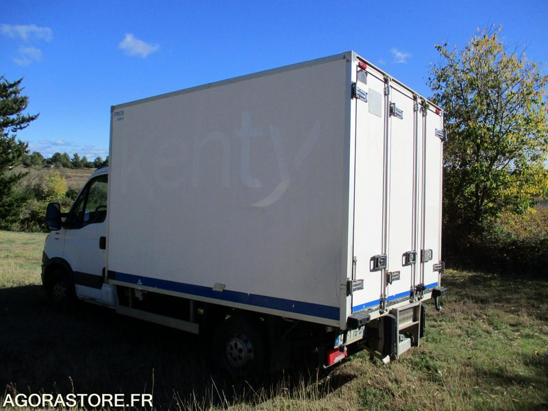 IVECO 35S13 de 2013 chassis cabine frigorifique - Autoutilitară frigorifica: Foto 3 IVECO 35S13 de 2013 chassis cabine frigorifique - Autoutilitară frigorifica: Foto 3