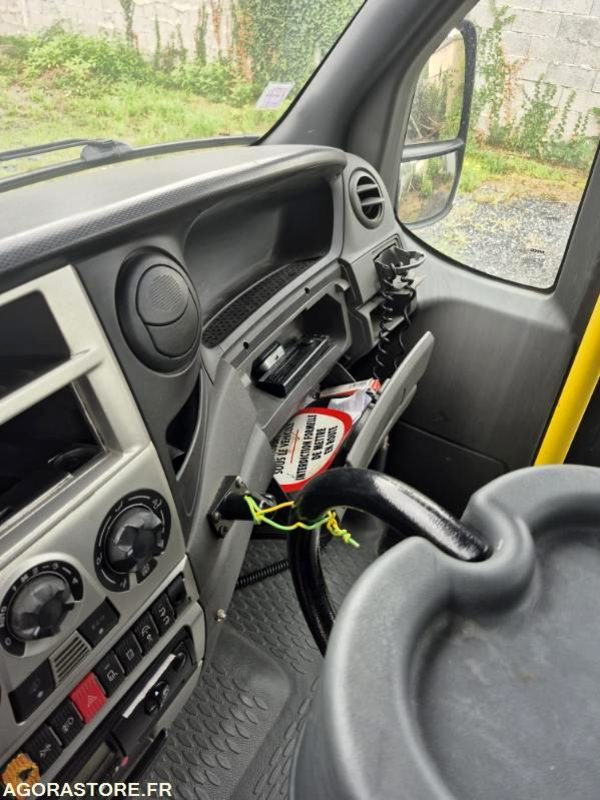 IVECO BUS DAILY N°112039 - Microbuz, Transport persoane: Foto 3 IVECO BUS DAILY N°112039 - Microbuz, Transport persoane: Foto 3