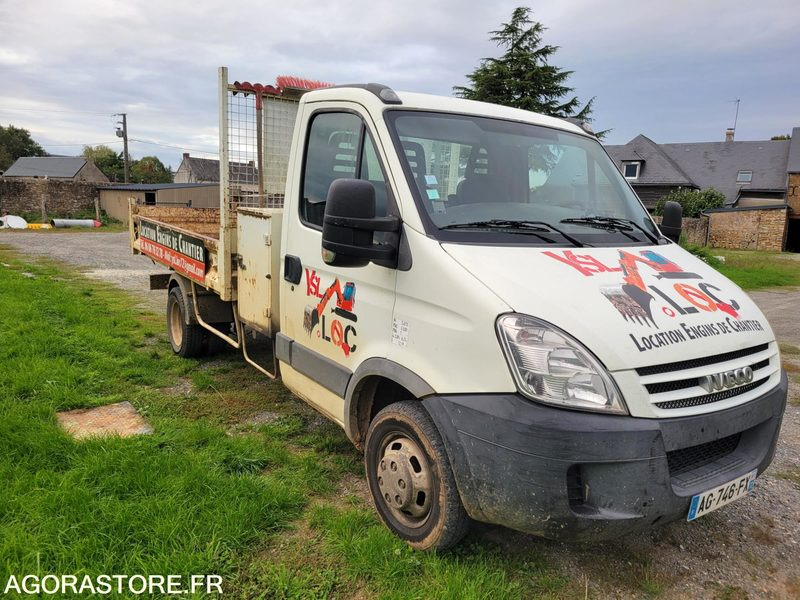 Iveco 35c12 - Autoutilitară basculantă: Foto 2 Iveco 35c12 - Autoutilitară basculantă: Foto 2