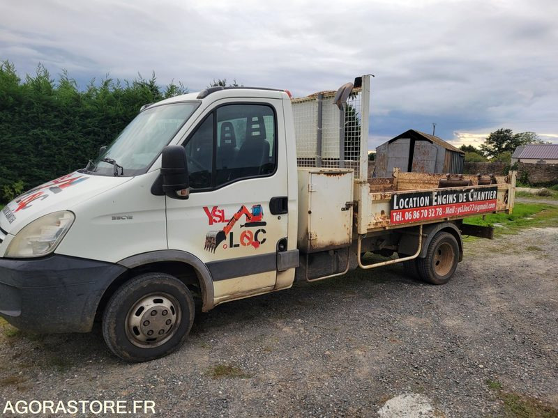 Iveco 35c12 - Autoutilitară basculantă: Foto 1 Iveco 35c12 - Autoutilitară basculantă: Foto 1