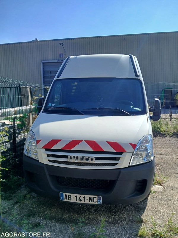 Iveco AB-141-NC - Măturătoare stradală: Foto 1 Iveco AB-141-NC - Măturătoare stradală: Foto 1