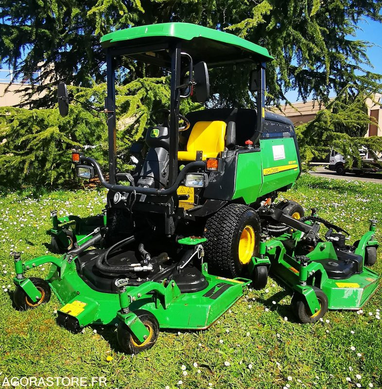 JOHN DEERE ROTATIVE TYPE 1600 3,35 DE COUPE - Maşină de tuns iarba: Foto 2 JOHN DEERE ROTATIVE TYPE 1600 3,35 DE COUPE - Maşină de tuns iarba: Foto 2