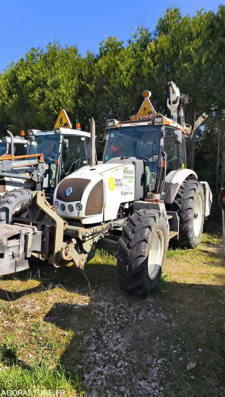 Lot Renault - Tracteur ergos 446 Roto 209 - 2009 et FAUCHEUSE NOREMAT VISIOBRA - Tractor agricol: Foto 1 Lot Renault - Tracteur ergos 446 Roto 209 - 2009 et FAUCHEUSE NOREMAT VISIOBRA - Tractor agricol: Foto 1