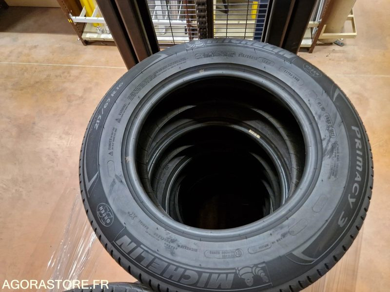 Lot de 12 pneus Michelin 215/65R16 102H - Anvelopă: Foto 2 Lot de 12 pneus Michelin 215/65R16 102H - Anvelopă: Foto 2