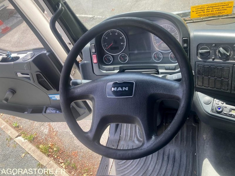 MAN TGM 18.240 / 2008 / 357000KMS - Camion cu prelată: Foto 4 MAN TGM 18.240 / 2008 / 357000KMS - Camion cu prelată: Foto 4