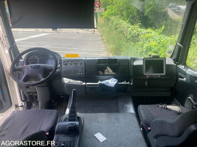 MAN TGM 18.240 / 2008 / 357000KMS - Camion cu prelată: Foto 5 MAN TGM 18.240 / 2008 / 357000KMS - Camion cu prelată: Foto 5