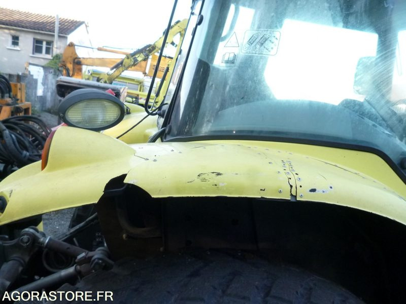 MASSEY 6445 DYNA 6 4X4 FAUCHEUR + NOREMAT OPTIMA M57T VISIOBRAS - Tractor agricol: Foto 5 MASSEY 6445 DYNA 6 4X4 FAUCHEUR + NOREMAT OPTIMA M57T VISIOBRAS - Tractor agricol: Foto 5