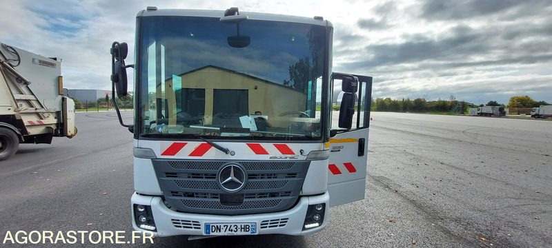 MERCEDES ECONIC - 2015 - Autogunoiere: Foto 1 MERCEDES ECONIC - 2015 - Autogunoiere: Foto 1