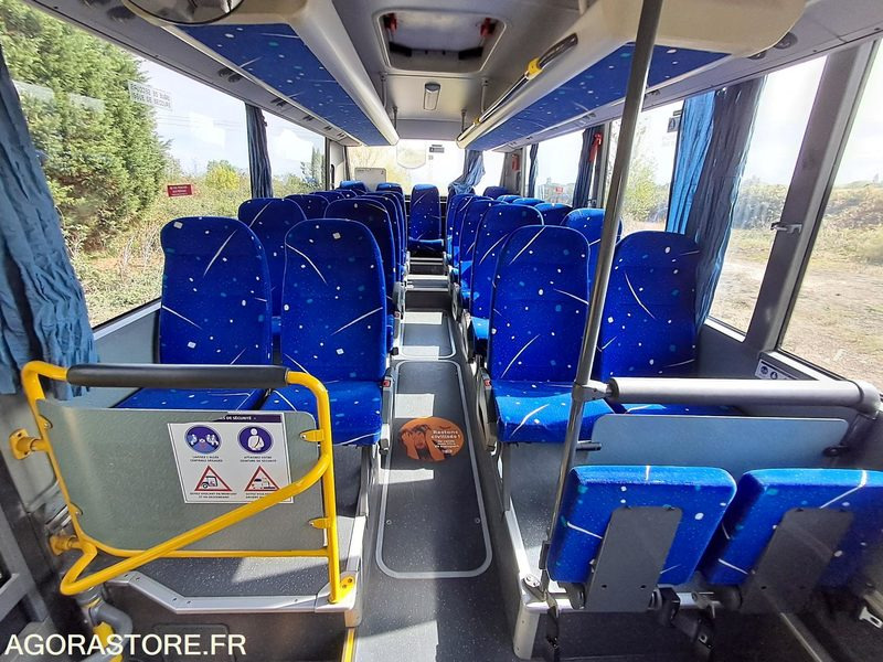 MERCEDES INTOURO N°083380 - Autobuz școlar: Foto 4 MERCEDES INTOURO N°083380 - Autobuz școlar: Foto 4