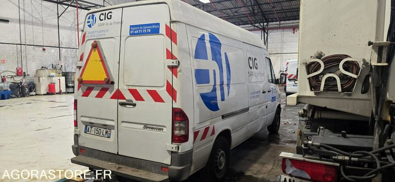 MERCEDES Sprinter fourgon 2006 175000Km Roulant sans CT PRO UNIQUEMENT - Dubă: Foto 3 MERCEDES Sprinter fourgon 2006 175000Km Roulant sans CT PRO UNIQUEMENT - Dubă: Foto 3