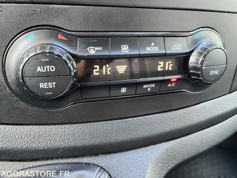 MERCEDES VITO FOURGON 116 CDI BLUETEC PROPULSION LONG 3 PLACES BV6 - Dubă: Foto 4 MERCEDES VITO FOURGON 116 CDI BLUETEC PROPULSION LONG 3 PLACES BV6 - Dubă: Foto 4