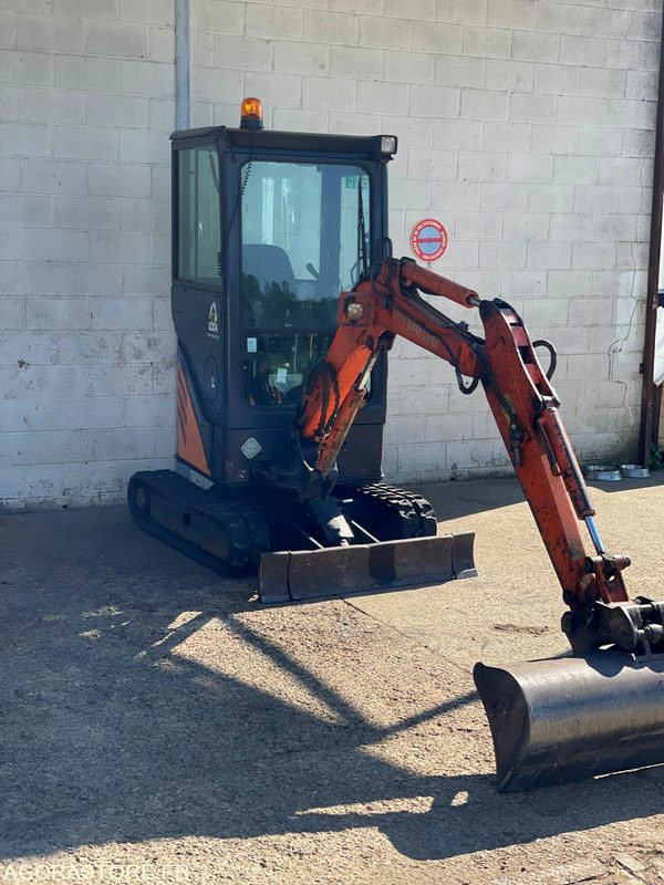 MINI-PELLE SUR CHENILLE CAOUTCHOUC HITACHI ZX17U-2 15CV 1.9T AVEC 3 GODETS - Excavator: Foto 3 MINI-PELLE SUR CHENILLE CAOUTCHOUC HITACHI ZX17U-2 15CV 1.9T AVEC 3 GODETS - Excavator: Foto 3