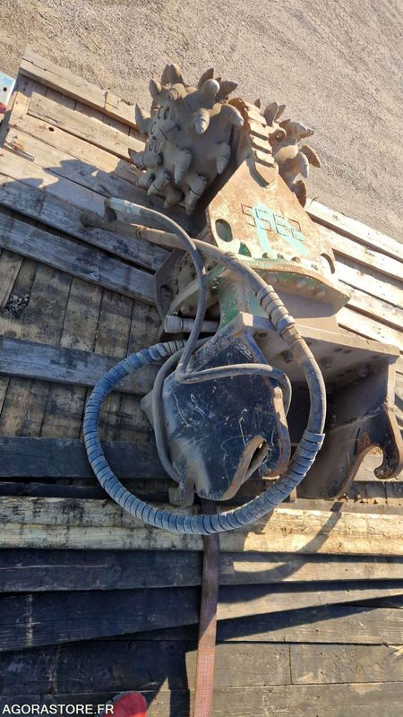 Fraise pour pelle 20t - Maşina comunala: Foto 2 Fraise pour pelle 20t - Maşina comunala: Foto 2