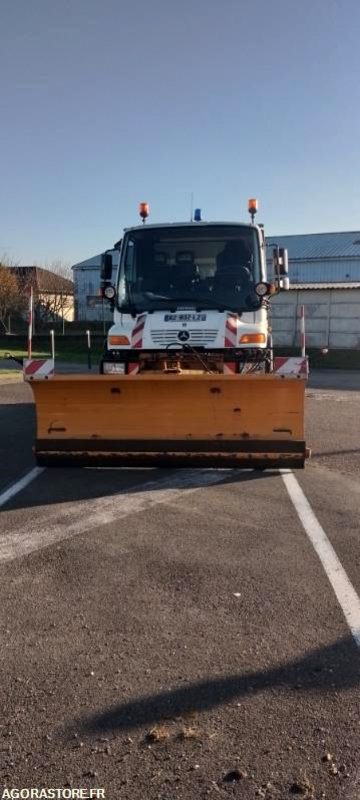 Mercedes UNIMOG U300 2011 24300 kms avec lame de déneigement + saleuse - Utilaj deszăpezire: Foto 4 Mercedes UNIMOG U300 2011 24300 kms avec lame de déneigement + saleuse - Utilaj deszăpezire: Foto 4
