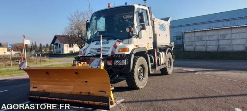 Mercedes UNIMOG U300 2011 24300 kms avec lame de déneigement + saleuse - Utilaj deszăpezire: Foto 2 Mercedes UNIMOG U300 2011 24300 kms avec lame de déneigement + saleuse - Utilaj deszăpezire: Foto 2