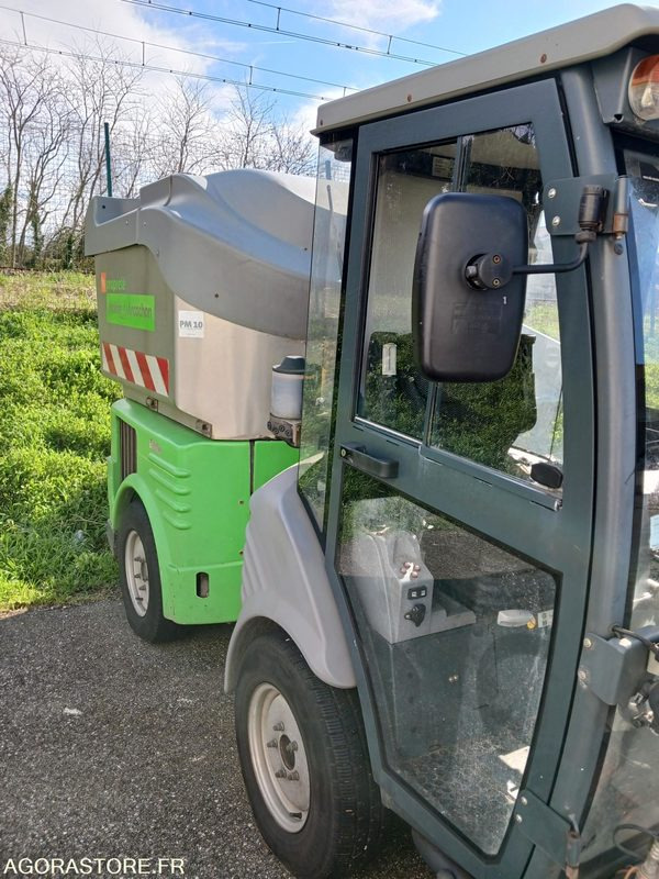 Mini balayeuse HAKO C1250 - Măturătoare stradală: Foto 5 Mini balayeuse HAKO C1250 - Măturătoare stradală: Foto 5