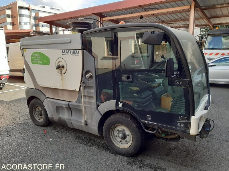 Mini laveuse Mathieu M10 - Vehicul utilitar electric: Foto 2 Mini laveuse Mathieu M10 - Vehicul utilitar electric: Foto 2