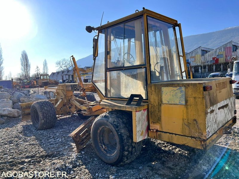 NIVELEUSE MBU G50A 7T - 1990 / 6892 HEURES - Autogreder: Foto 3 NIVELEUSE MBU G50A 7T - 1990 / 6892 HEURES - Autogreder: Foto 3