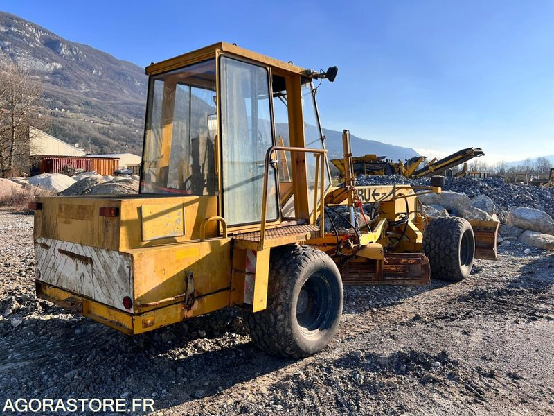 NIVELEUSE MBU G50A 7T - 1990 / 6892 HEURES - Autogreder: Foto 2 NIVELEUSE MBU G50A 7T - 1990 / 6892 HEURES - Autogreder: Foto 2