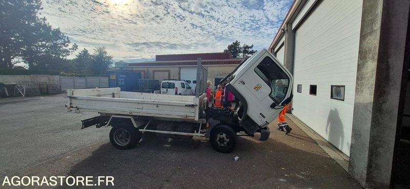 Nissan Cabstar - Autoutilitară basculantă: Foto 4 Nissan Cabstar - Autoutilitară basculantă: Foto 4