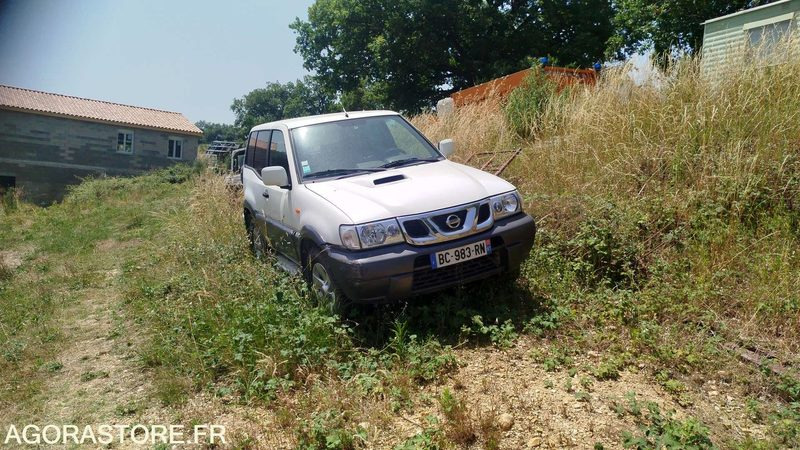 Nissan Terrano - 2004 - SUV: Foto 2 Nissan Terrano - 2004 - SUV: Foto 2
