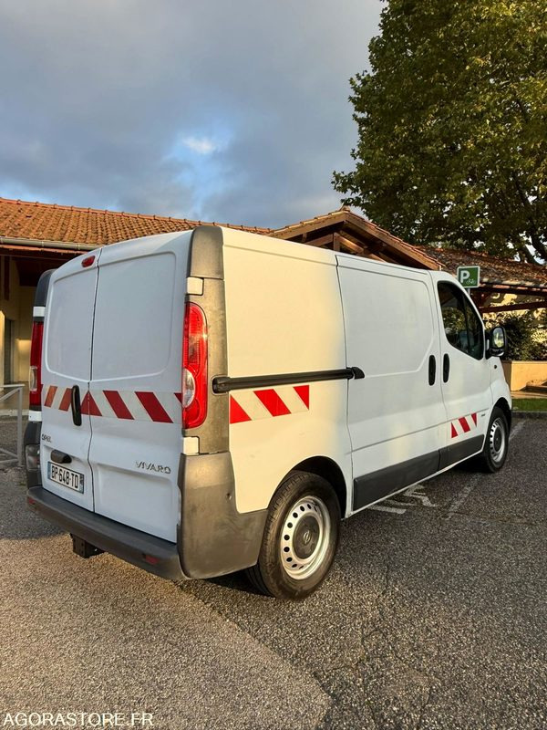 OPEL VIVARO 2L CDTI 90CH moteur 2L dci 90ch à chaine de distribution - Autoutilitară compactă: Foto 4 OPEL VIVARO 2L CDTI 90CH moteur 2L dci 90ch à chaine de distribution - Autoutilitară compactă: Foto 4
