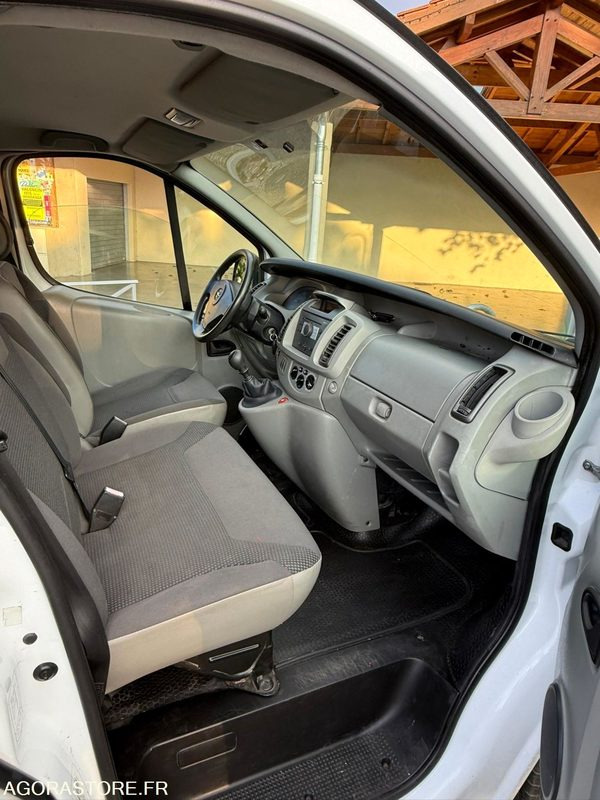 OPEL VIVARO 2L CDTI 90CH moteur 2L dci 90ch à chaine de distribution - Autoutilitară compactă: Foto 5 OPEL VIVARO 2L CDTI 90CH moteur 2L dci 90ch à chaine de distribution - Autoutilitară compactă: Foto 5
