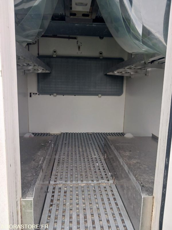 OPEL VIVARO FRIGORIFIQUE - 2017 - 159600KM - Autoutilitară frigorifica: Foto 4 OPEL VIVARO FRIGORIFIQUE - 2017 - 159600KM - Autoutilitară frigorifica: Foto 4