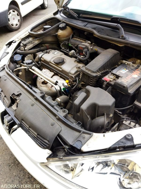 PEUGEOT 206 ESSENCE - Automobil: Foto 3 PEUGEOT 206 ESSENCE - Automobil: Foto 3