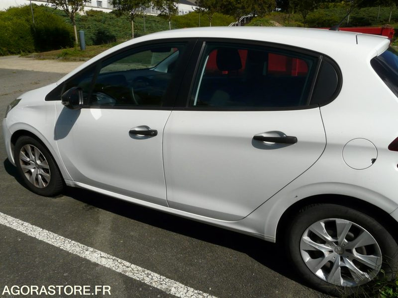 PEUGEOT 208 DX190CZ - Automobil: Foto 4 PEUGEOT 208 DX190CZ - Automobil: Foto 4