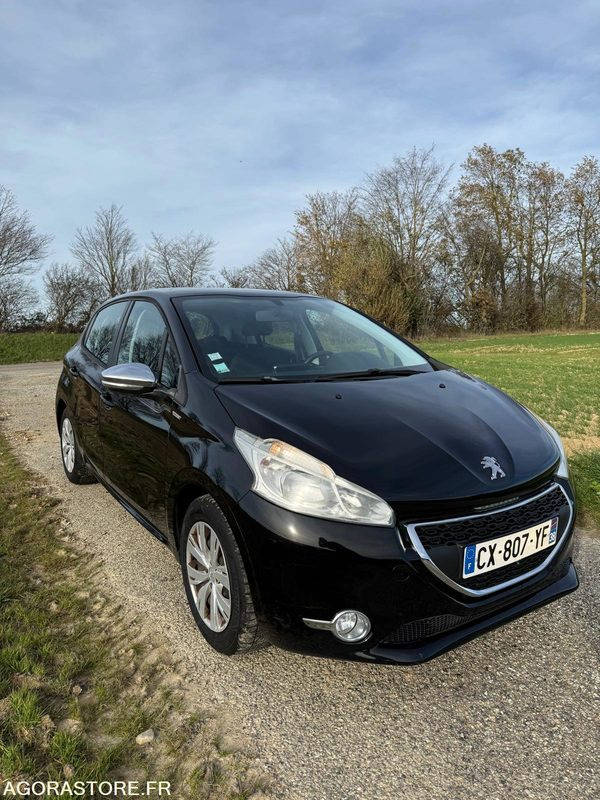 PEUGEOT 208 URBAN SOUL 1ER MAIN 150.000km - Automobil: Foto 1 PEUGEOT 208 URBAN SOUL 1ER MAIN 150.000km - Automobil: Foto 1