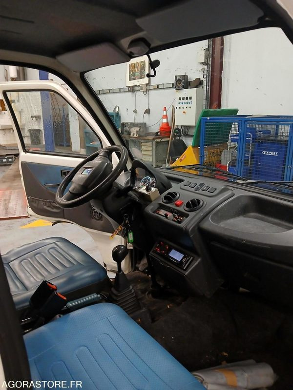 PIAGGIO PORTER BENNE - Autoutilitară basculantă: Foto 5 PIAGGIO PORTER BENNE - Autoutilitară basculantă: Foto 5