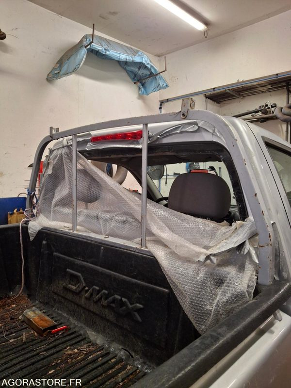 PICK UP D MAX ISUZU - Pick-up: Foto 5 PICK UP D MAX ISUZU - Pick-up: Foto 5