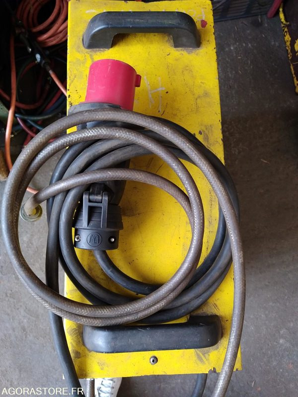 POSTE A SOUDER TIG SUR ROULETTES - Echipamente pentru sudare: Foto 3 POSTE A SOUDER TIG SUR ROULETTES - Echipamente pentru sudare: Foto 3