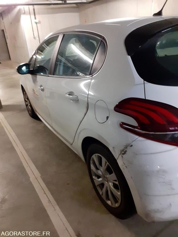 Peugeot 208 - 2015 - 210947kms - Automobil: Foto 3 Peugeot 208 - 2015 - 210947kms - Automobil: Foto 3