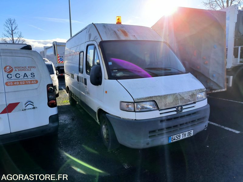 Peugeot Boxer double cabine - Autoutilitară cabină dublă, Autoutilitară cabină dublă: Foto 4 Peugeot Boxer double cabine - Autoutilitară cabină dublă, Autoutilitară cabină dublă: Foto 4