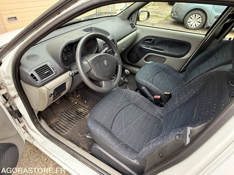 RENAULT CLIO - 2002 - 160000 KM - Automobil: Foto 5 RENAULT CLIO - 2002 - 160000 KM - Automobil: Foto 5