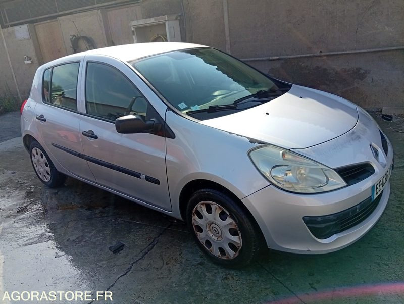 RENAULT CLIO 2005 156000km - Automobil: Foto 1 RENAULT CLIO 2005 156000km - Automobil: Foto 1