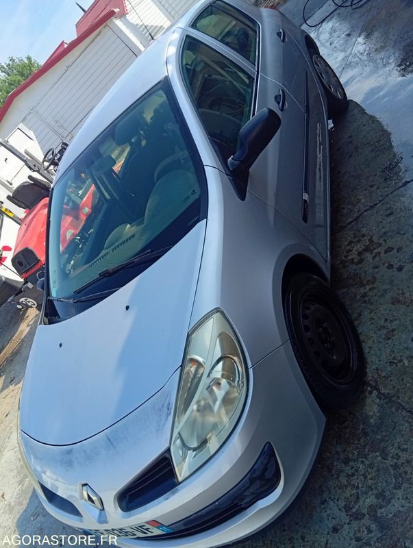 RENAULT CLIO 2005 156000km - Automobil: Foto 3 RENAULT CLIO 2005 156000km - Automobil: Foto 3