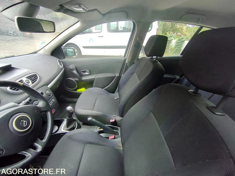 RENAULT CLIO III - Automobil: Foto 3 RENAULT CLIO III - Automobil: Foto 3