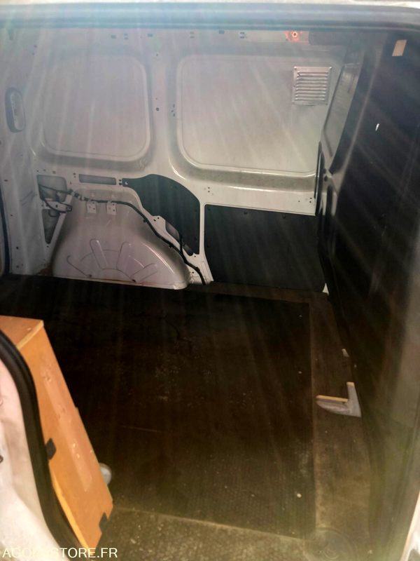 Autoutilitară compactă RENAULT KANGOO diesel - Année 2017 - 330 000 km: Foto 10