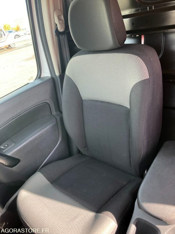 Autoutilitară compactă RENAULT KANGOO diesel - Année 2017 - 330 000 km: Foto 14