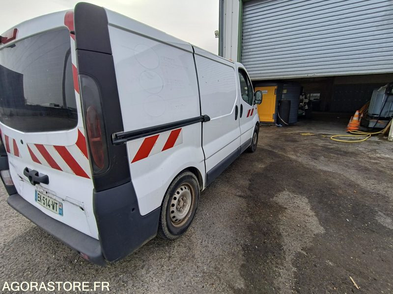 RENAULT TRAFIC - 283 019 KM - 2006 -EK-514-WT - Dubă: Foto 5 RENAULT TRAFIC - 283 019 KM - 2006 -EK-514-WT - Dubă: Foto 5