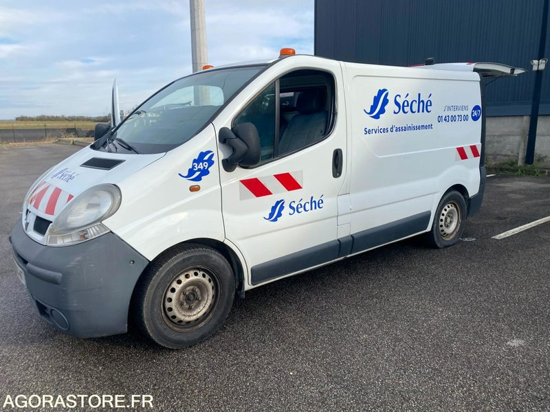 RENAULT TRAFIC - 283 019 KM - 2006 -EK-514-WT - Dubă: Foto 1 RENAULT TRAFIC - 283 019 KM - 2006 -EK-514-WT - Dubă: Foto 1