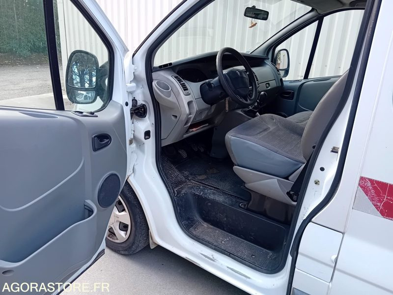 RENAULT TRAFIC DCI 115 L2H2 VP 9 places - Microbuz, Transport persoane: Foto 5 RENAULT TRAFIC DCI 115 L2H2 VP 9 places - Microbuz, Transport persoane: Foto 5