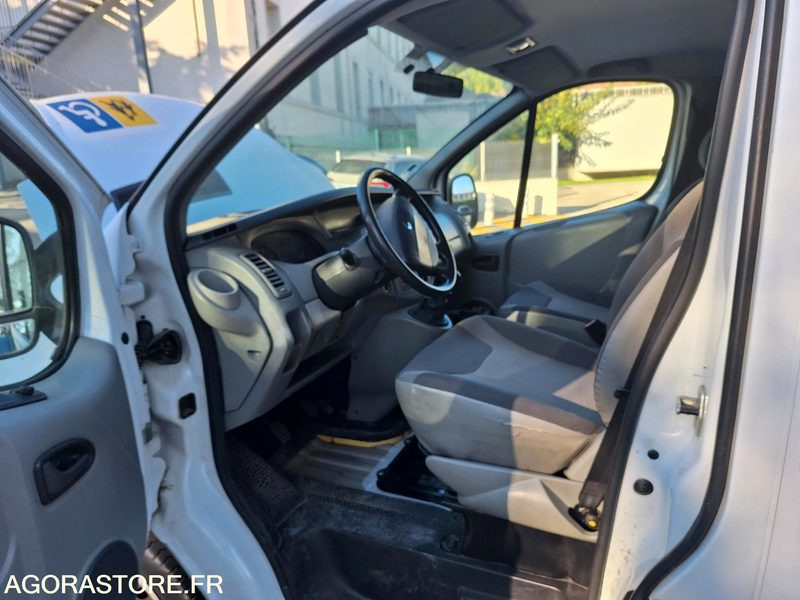 RENAULT TRAFIC - Microbuz, Transport persoane: Foto 5 RENAULT TRAFIC - Microbuz, Transport persoane: Foto 5