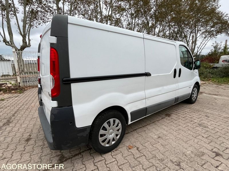 RENAULT TRAFIC L2H1 - 2013 / 202 310 KM - Dubă: Foto 4 RENAULT TRAFIC L2H1 - 2013 / 202 310 KM - Dubă: Foto 4
