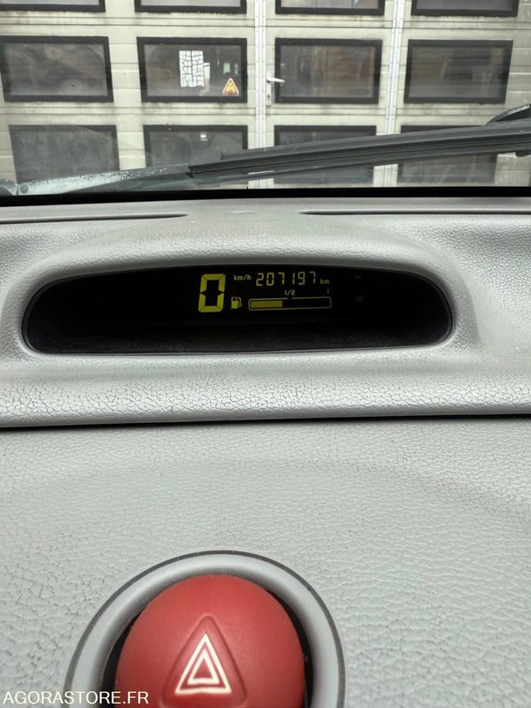 RENAULT TWINGO GPL / ESSENCE - Automobil: Foto 3 RENAULT TWINGO GPL / ESSENCE - Automobil: Foto 3