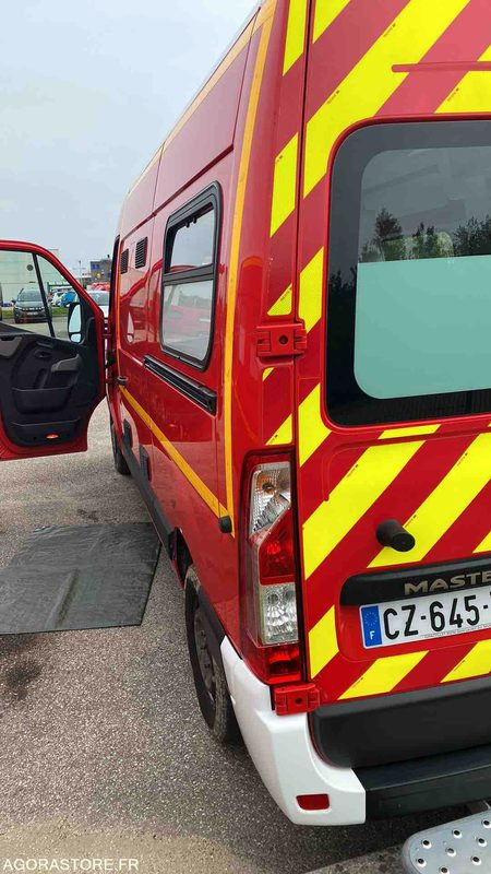 Renault Master III - 23/10/2013 - Ambulanță: Foto 3 Renault Master III - 23/10/2013 - Ambulanță: Foto 3